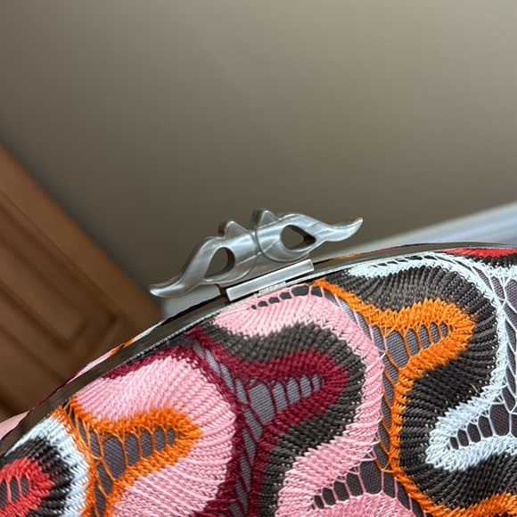 Abbacino clutch. ❤️🩷🤎🧡 - Picture 5 of 13